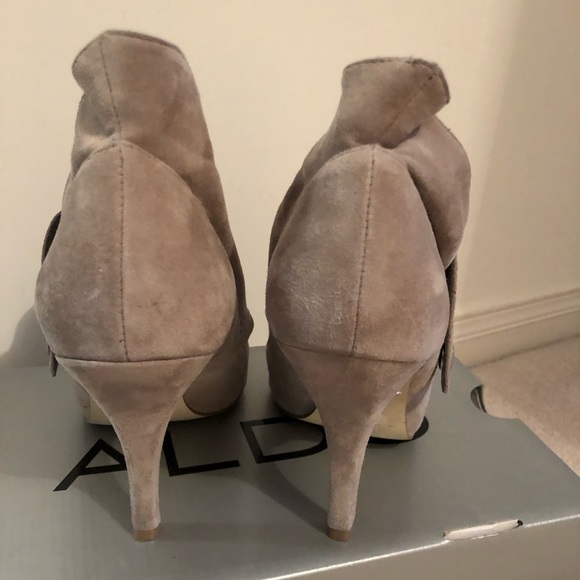 Gently worn like new suede peep toe booties - Picture 3 of 6